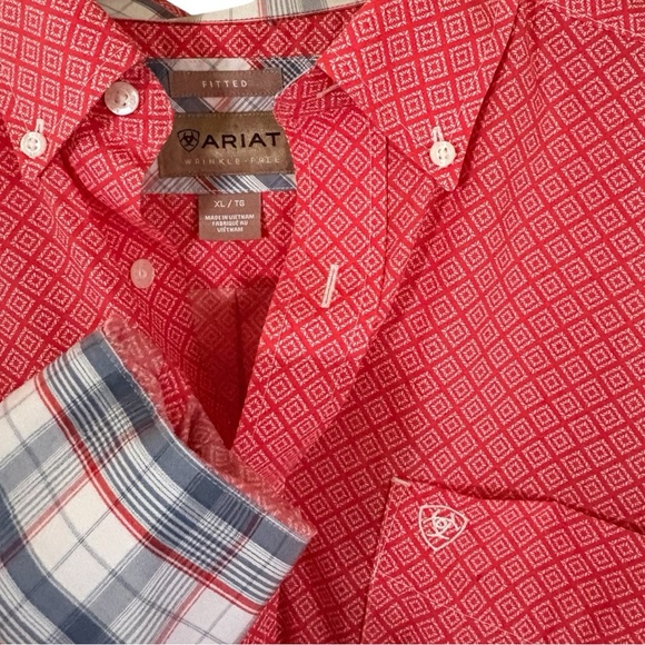 Ariat-Men’s XL wrinkle free button down shirt. Color:cayenne (coral). Sharp! EUC - Picture 1 of 14